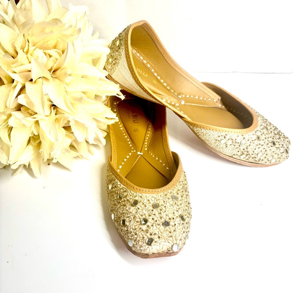 Punjabi Jutti Authentic Indian Shoes Champagne Embellished Slip ons Sz 38 US 7.5